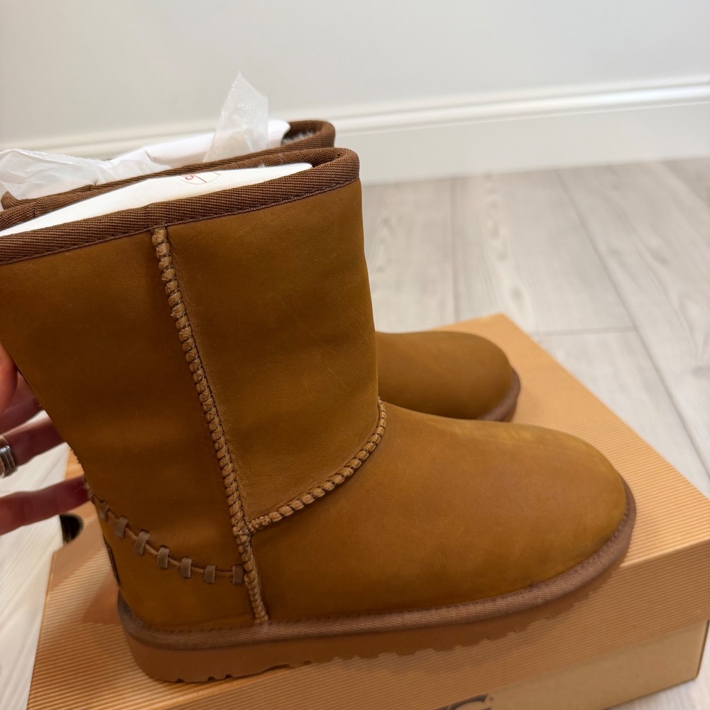 UGG Kids Classic Short Deco Chestnut Suede Boots 1009254K Size 2 NEW - Picture 7 of 10